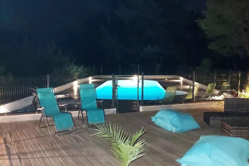 Renovated Catalan farmhouse, 2 minutes from the centre of Céret, not overlooked.