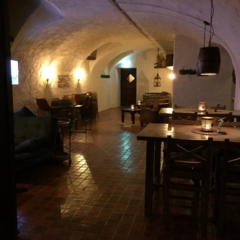 Barenkeller Wein & Loungebar