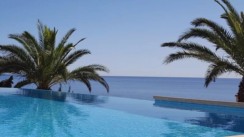 Provencal farmhouse facing south, sea view 180 ° Gulf of St Tropez, calm