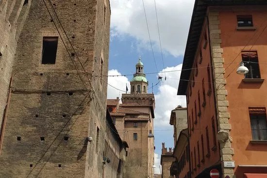 Pink Umbrella Bologna Tours