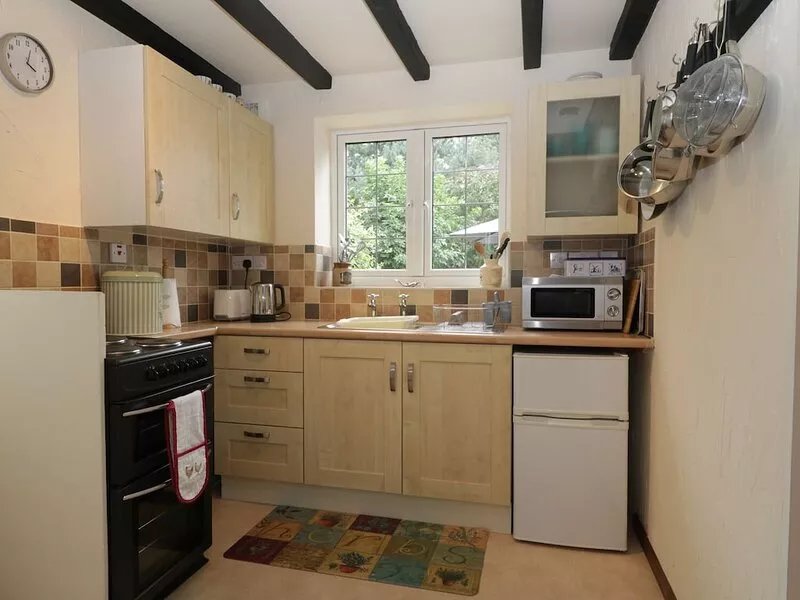 MRS DALE'S COTTAGE, character holiday cottage in Clenchwarton