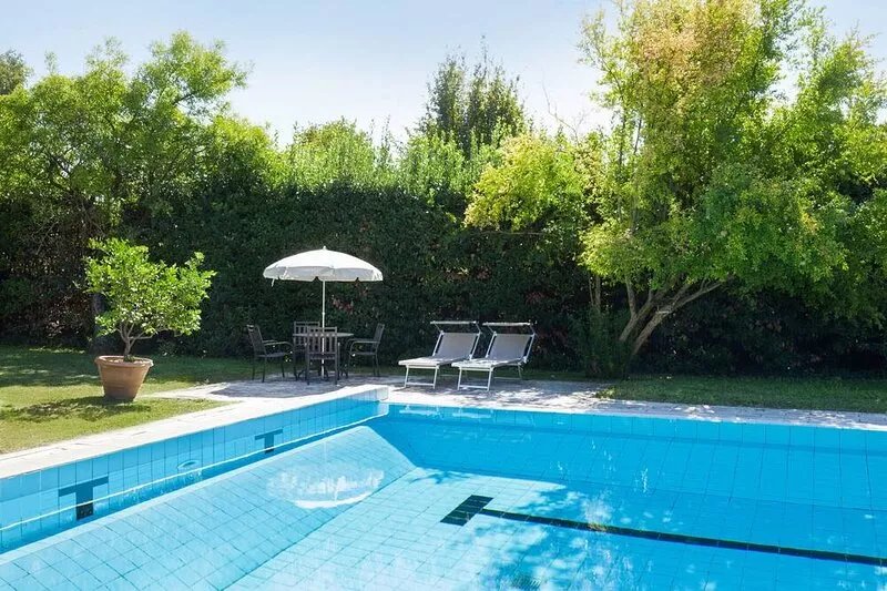 Villa L'Oleandra with Pool up to 12 People