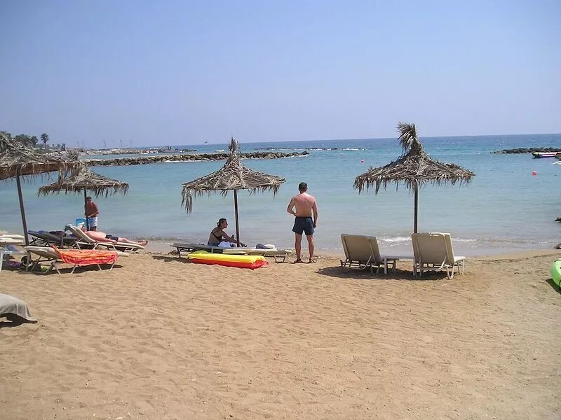 3-bedroom poolside villa in Kato Paphos, Cyprus with roof terrace and free Wi-Fi