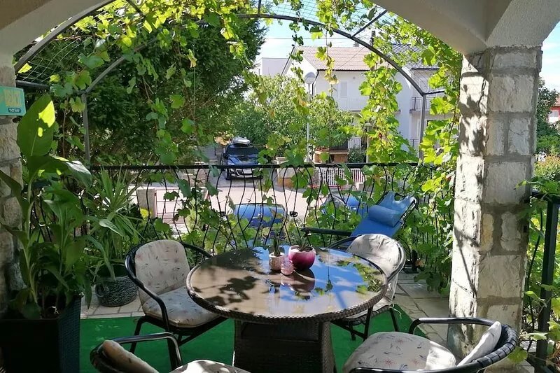 Two bedroom apartment with terrace Njivice, Krk (A-5320-b)