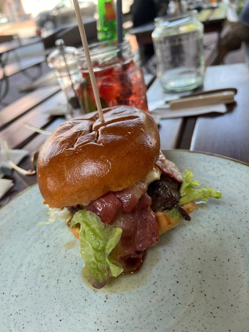 Buddys Bar & Burger