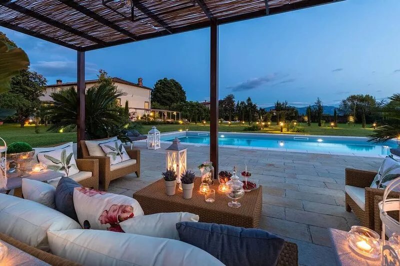 VILLA HUGO, Understated Luxury 5 Bedrooms Villa with Pool and a Welcoming