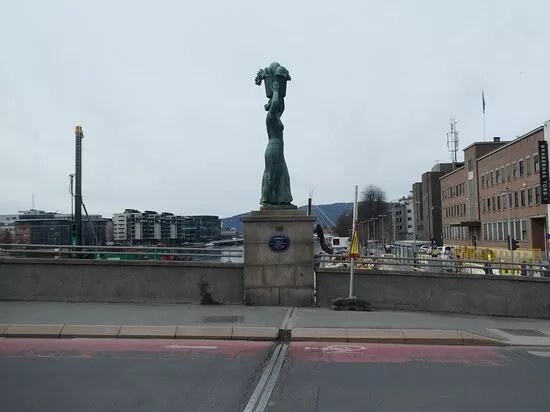 Statuen ''by Og Land''