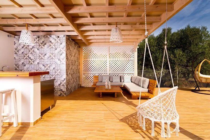 A beautiful  villa with 2 bedrooms, private pool, bar,BBQ and large garden