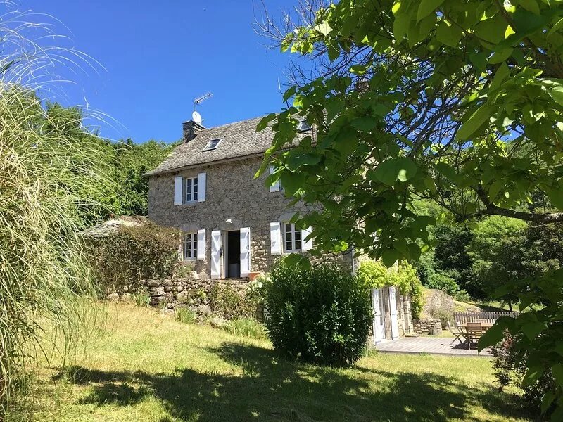 Farmhouse with pool and outstanding views near River Lot from £600 pw