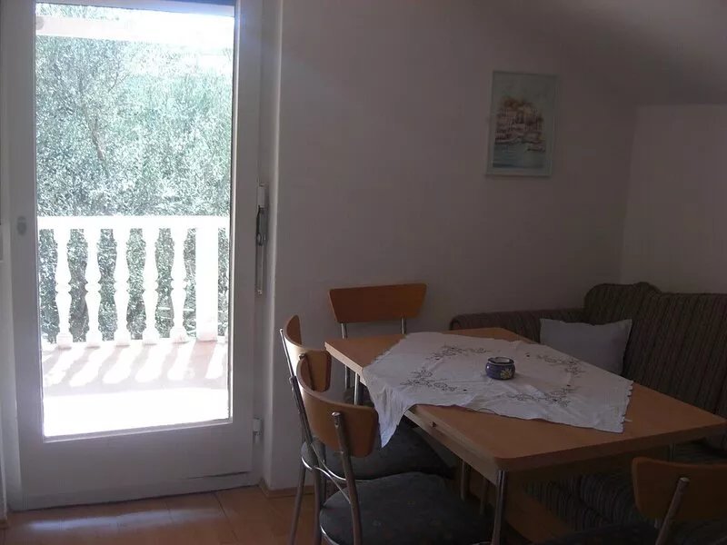 Apartment Bilice, 100m from the sea, ideal for small children and boat owners