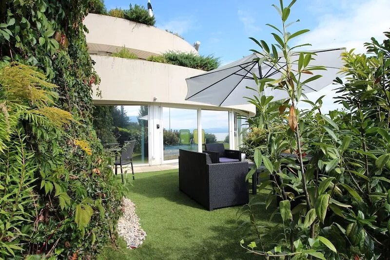 Studio with breathtaking view of Lake Neuchâtel