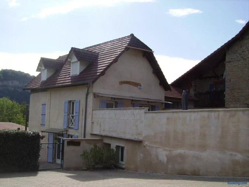 A Deux Pas Du Rhone
