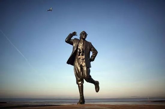Eric Morecambe Statue