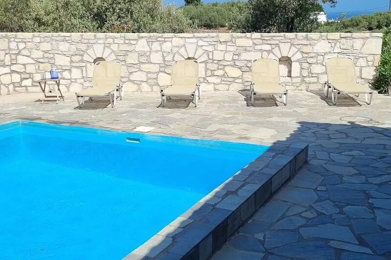 Quiet 2 bedroom air-conditioned villa with private pool, patio and roof terrace