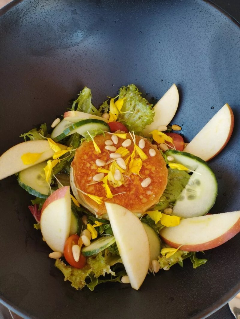 The Guest House Bar And Bistro