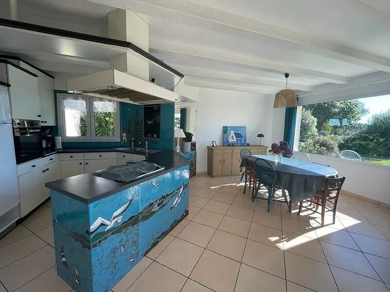 Large house, view of the Gulf of Morbihan, beaches and walks