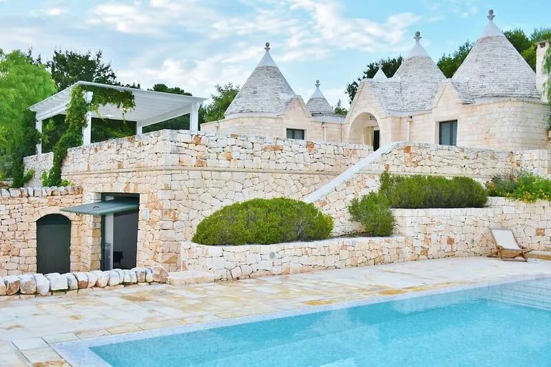 Great Trulli Style Villa w/ Infinity Edge Heated Private Pool, 500+sqm Terraces