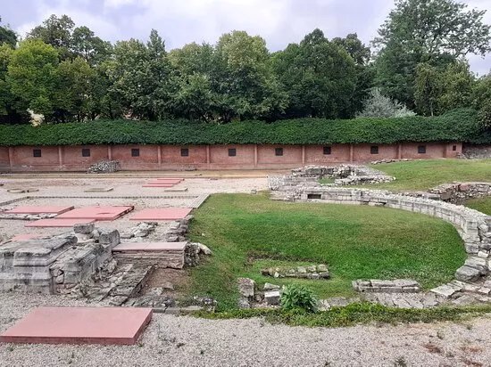Mittelalterlicher Ruinengarten