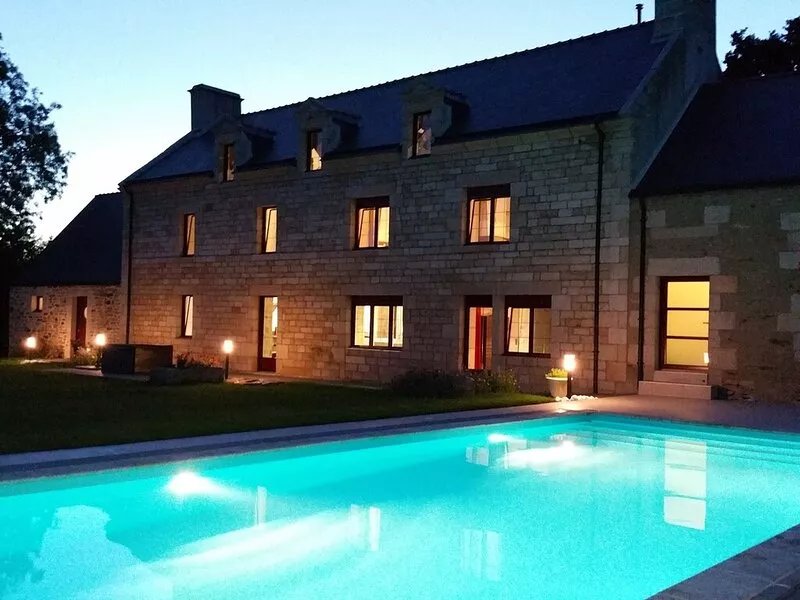 Mansion for 10 people with heated indoor pool
