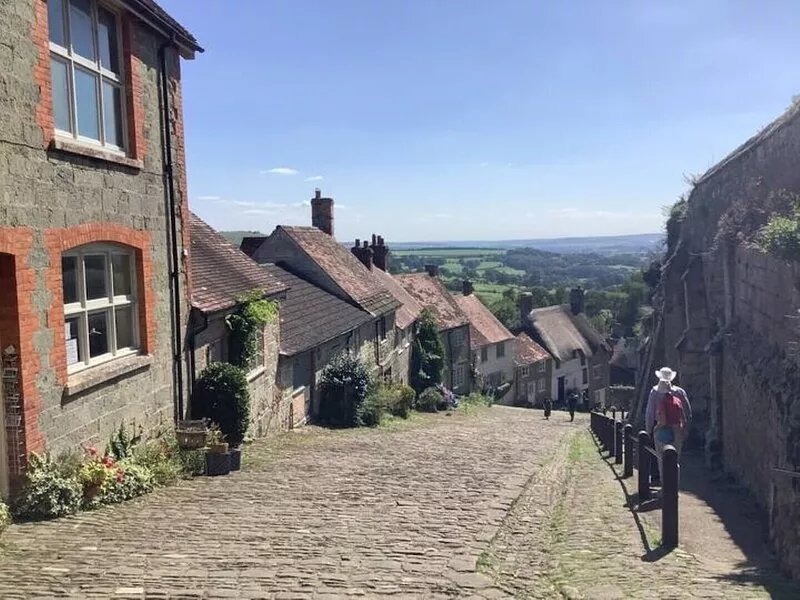 A spacious, well equipped private annexe with garden and parking in Shaftesbury.