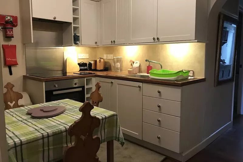 Sweet Victorian Cottage, Two Minutes from High St., Very Special, Lovely Energy