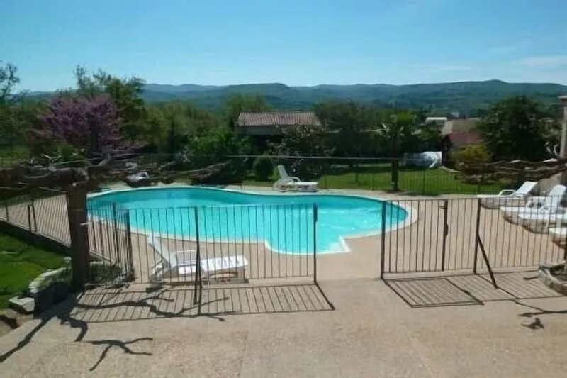 GITE in the heart of the LUBERON nature park swimming pool