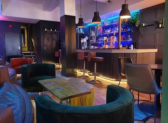 Equator Bar