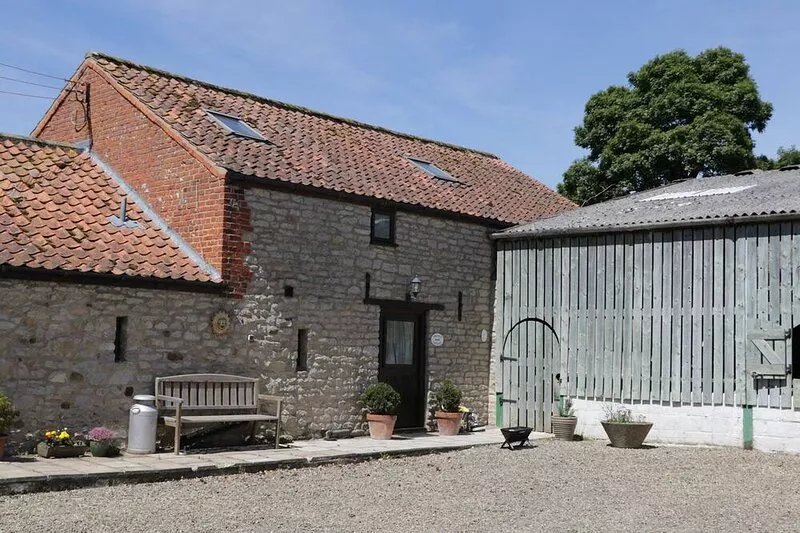 THE OLD HAYLOFT, pet friendly in Kirkbymoorside