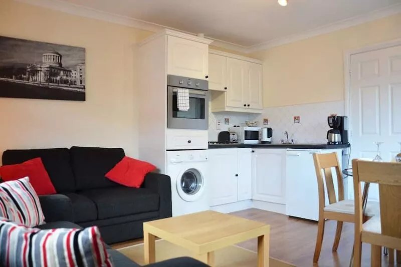 Ardree House, Garden Mews Apt. Only 3 Min Walk to Town Centre.