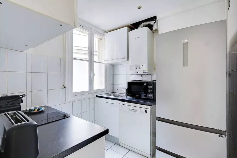 Experience the Parisian Lifestyle: 2BR near Porte Maillot