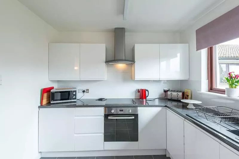 Centrally located, modern & comfortable apartment with parking.
