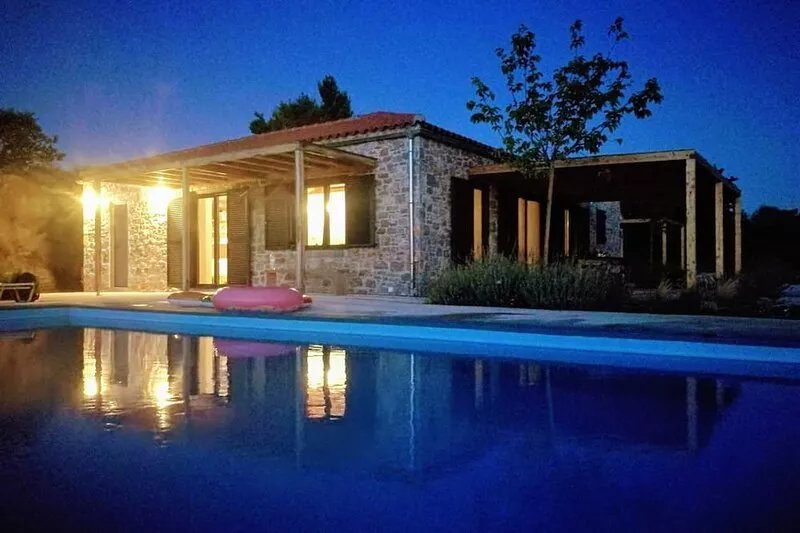 A breathtaking pool villa in 3 units Close To The Gods