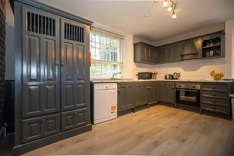 Ballsbridge Superb 3 Bedroom 2 Bathrooms Duplex Lodge - free parking - sleeps 8