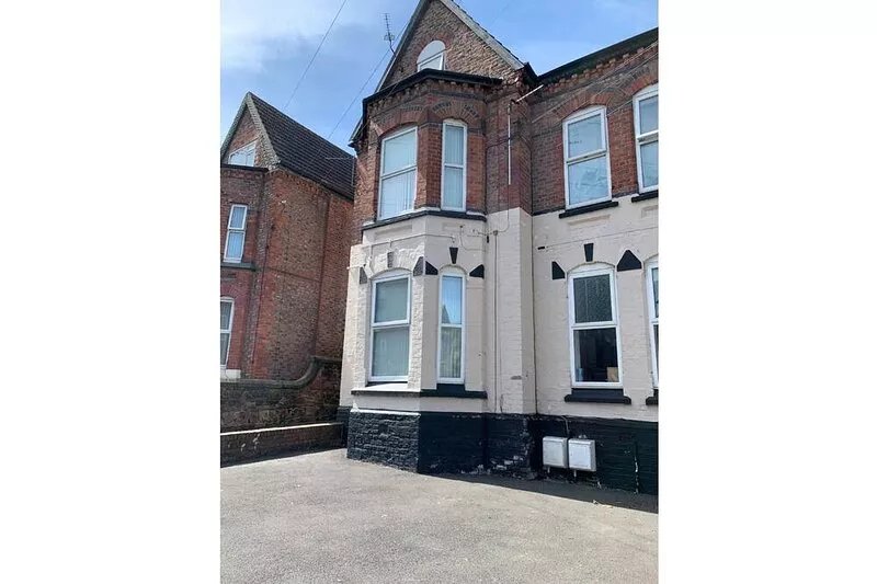 Cosy Wirral home near Liverpool with Free Parking!