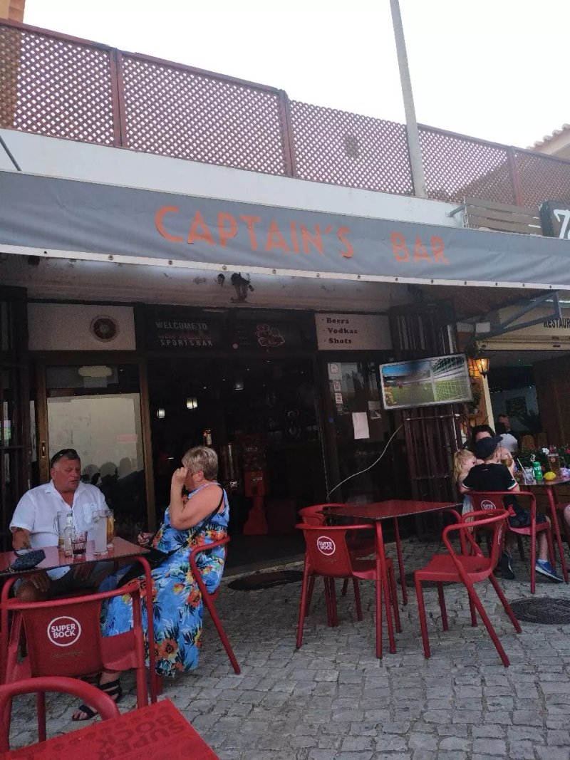 Captain's Sports Bar