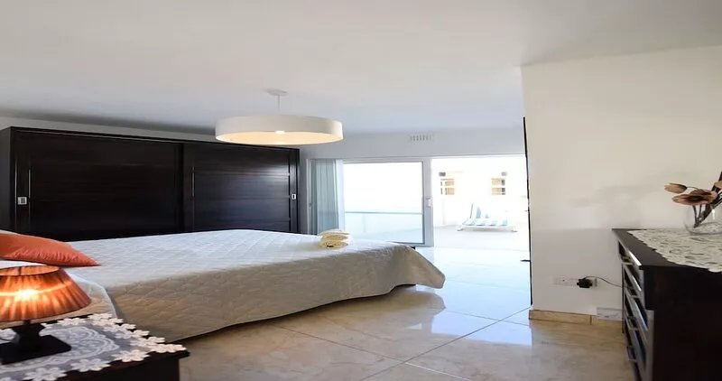 Brand new 1 bedroom penthouse by the sea