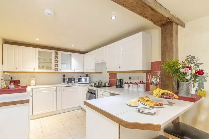 Threshing Barn, dogs welcome, allocated parking, heart of Torquay, Award Winning