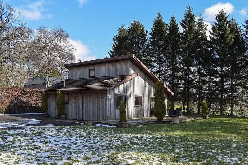 3 bedroom accommodation in Oakley, near Dunfermline