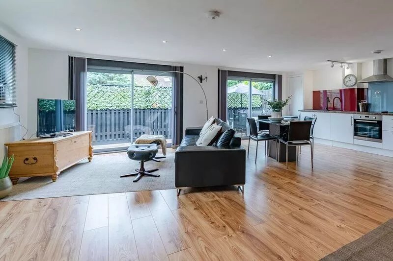 Timber Lodge - sleeps 2 guests  in 1 bedroom