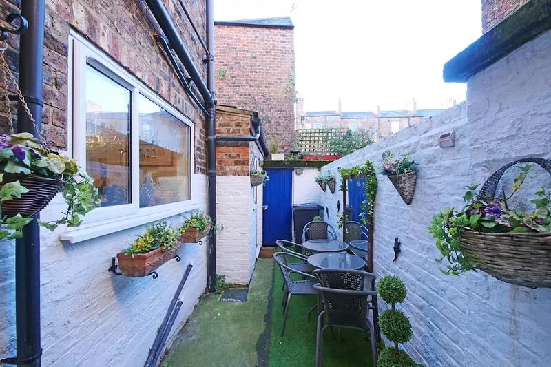 59 Moss Green-close to the city centre-with free parking