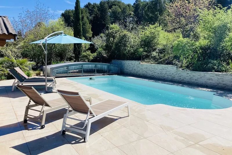 Air-conditioned decorated house in Pernes with pool and greenery