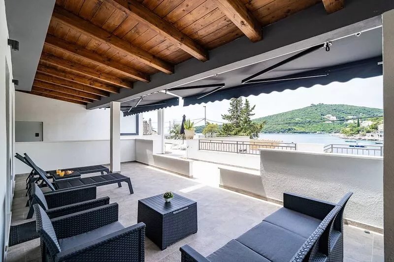 Hidden Gem Apartment - Two Bedroom Apartment with Terrace and Sea View