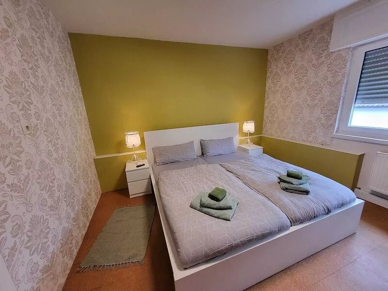 Large bright vacation apartment_only for private guests_ no fitters