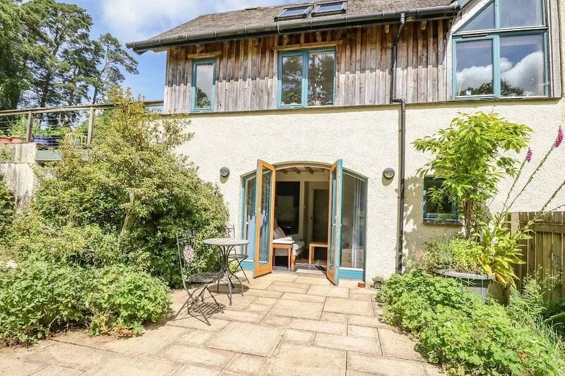 THE GARDEN FLAT, pet friendly, with a garden in Fort William