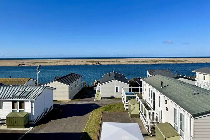 Skydeck Holiday home with fabulous views over Chesil Beach and Portland Harbour