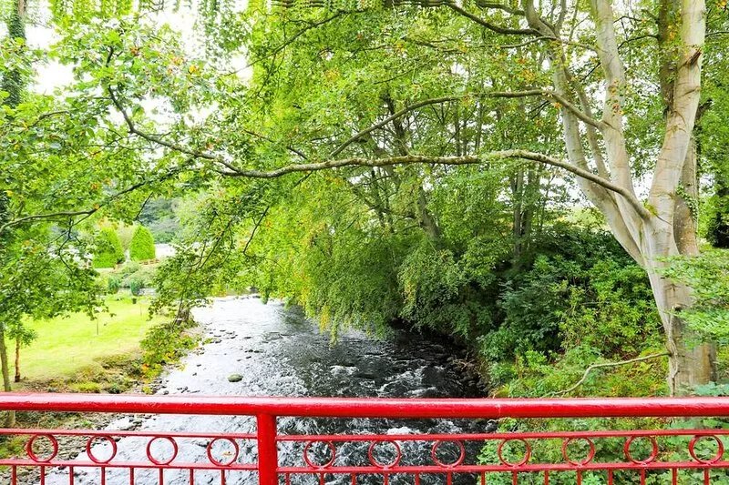 EIRLYS, pet friendly, with a garden in Caeathro