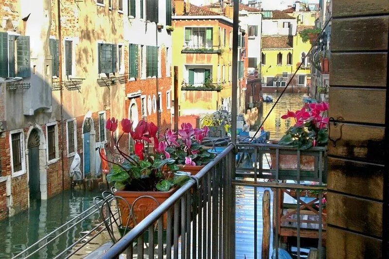 Apartment with 2 rooms and 4 beds, with terrace and balcony with canal view