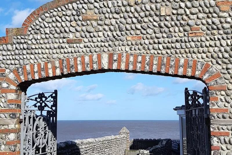 Ideally located period cottage with parking.