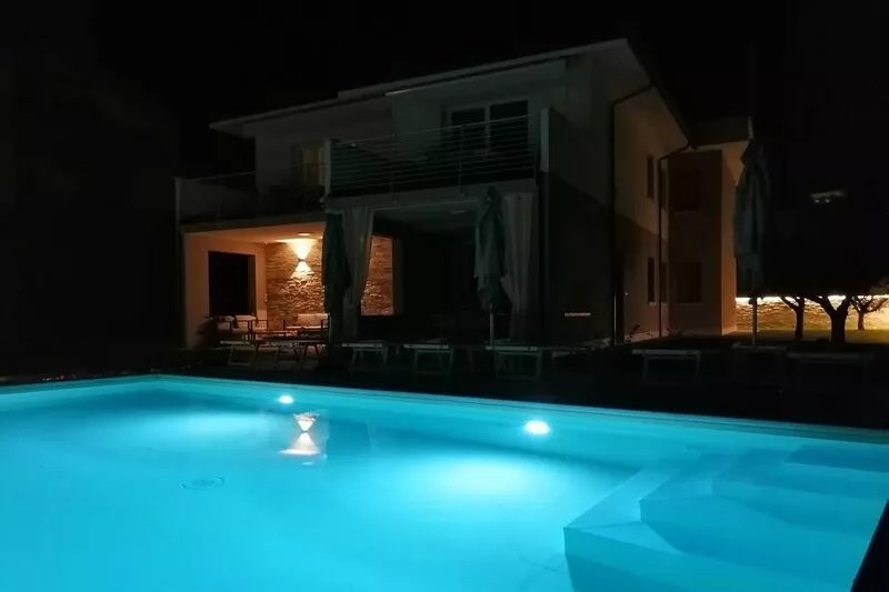 "TULIPANO" Charming Apartment with Pool on Lake Garda
