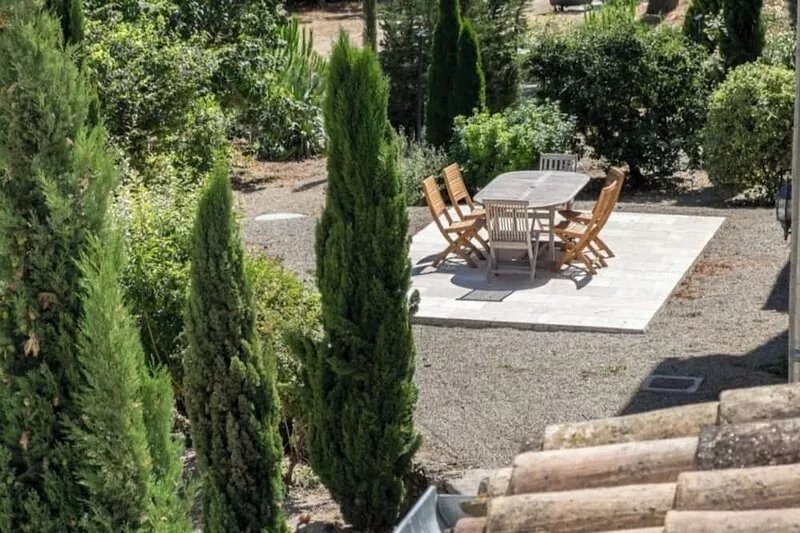 Maison Cantalauze, two houses at a heart of a vineyard